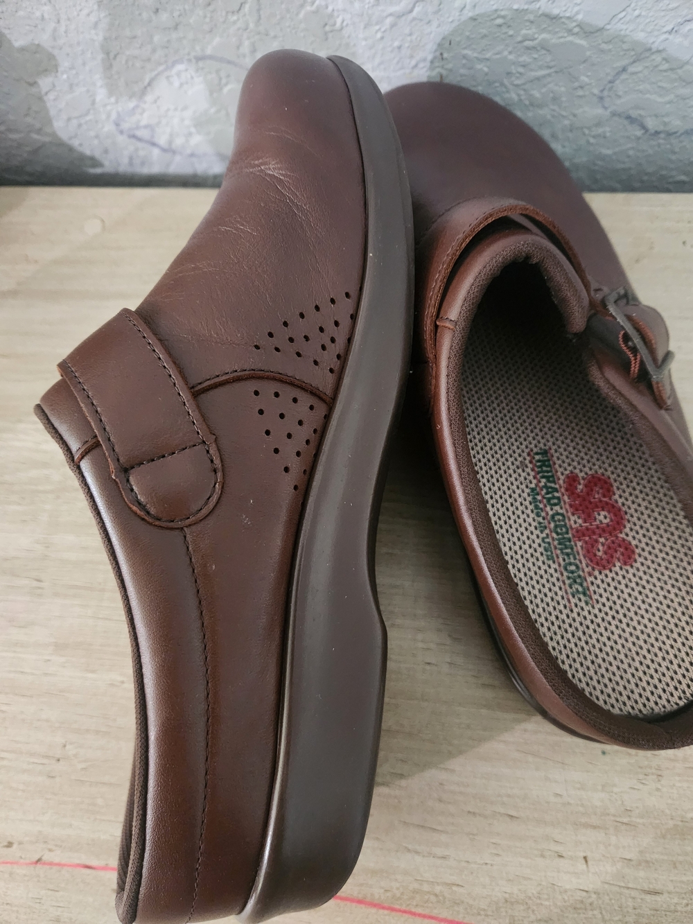 SAS Brown Leather Clogs - Picture 4 of 5